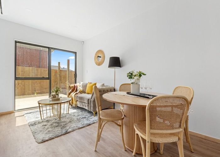  at 2/442 Old Te Atatu Road, Te Atatu Peninsula, Waitakere City, Auckland