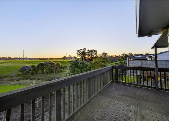  at 70 De Quincey Terrace, Highland Park, Manukau City, Auckland
