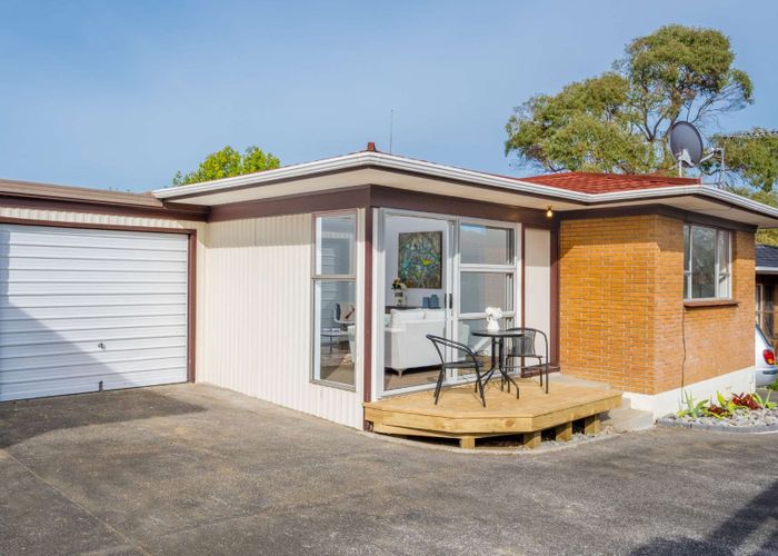  at 2/38 Ballater Place, Highland Park, Auckland