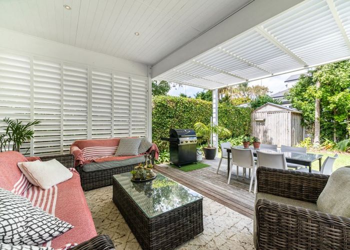  at 15 Waterview Road, Stanley Point, Auckland