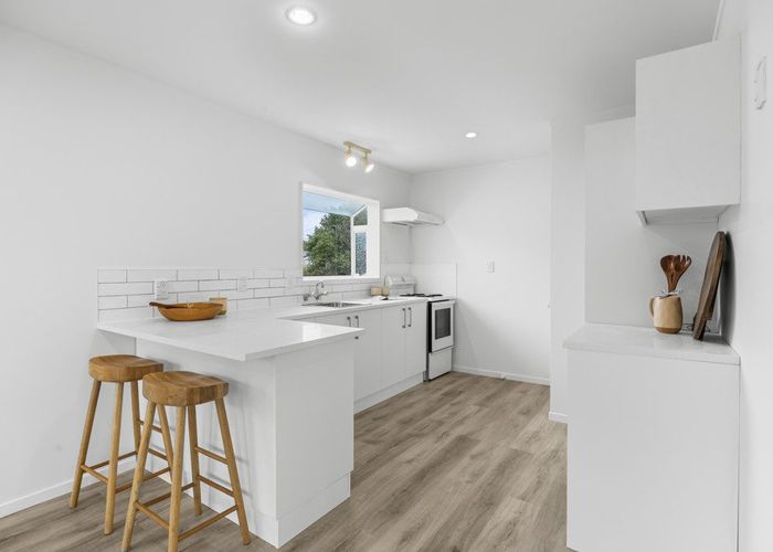  at 2/4 Shamrock Lane, Te Atatu Peninsula, Waitakere City, Auckland