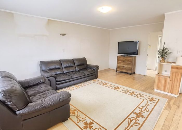  at 16 Redoubt Road, Goodwood Heights, Manukau City, Auckland