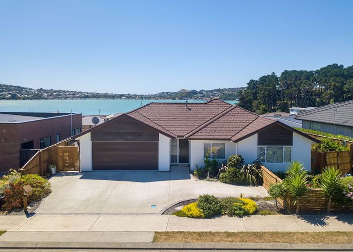 Free property data for 8 Ihakara Arthur Lane, Aotea, Porirua homes.co.nz