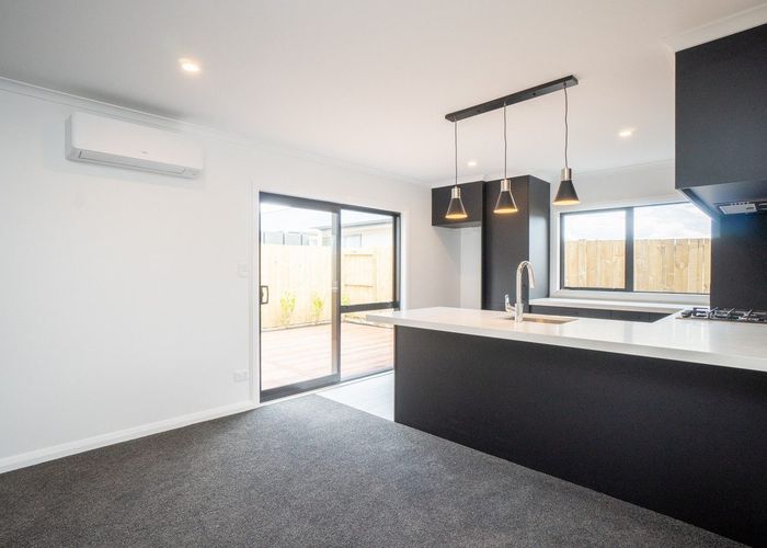  at 8 Roberts Line, Kelvin Grove, Palmerston North, Manawatu / Whanganui