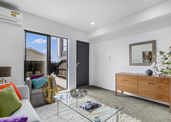  at 6/4 Glenhaven Place, Te Atatu Peninsula, Auckland
