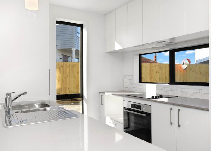  at 5/10 Shamrock Lane, Te Atatu Peninsula, Waitakere City, Auckland
