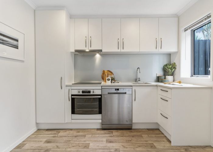  at 8/13 Kaihu Street, Northcote, Auckland