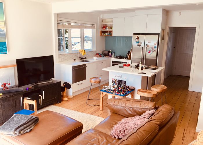  at 210 Pilkington Road, Point England, Auckland