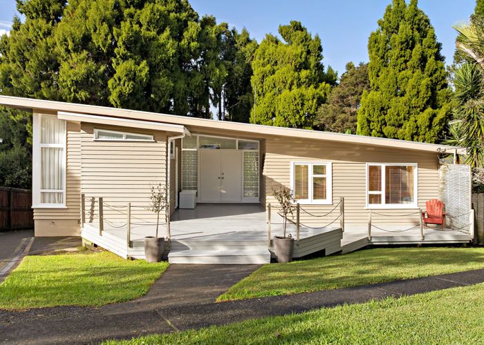  at 7 Rauhuia Crescent, Parau, Waitakere City, Auckland