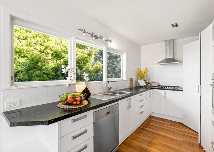  at 158 Carlisle Road, Northcross, North Shore City, Auckland