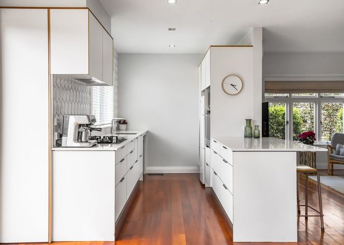 at 5 Mount Roskill Road, Mount Roskill, Auckland