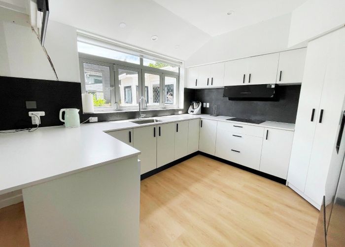  at 3/90 Aberdeen Road, Campbells Bay, North Shore City, Auckland