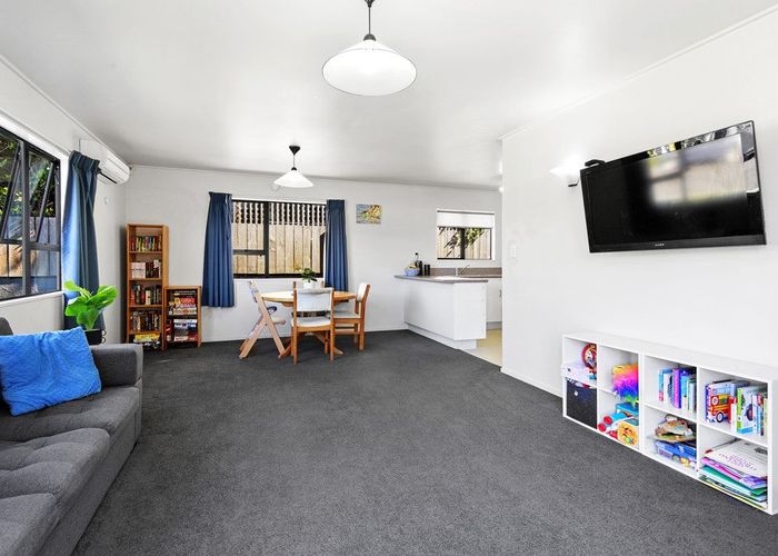  at 2/4 Dowse Drive, Maungaraki, Lower Hutt