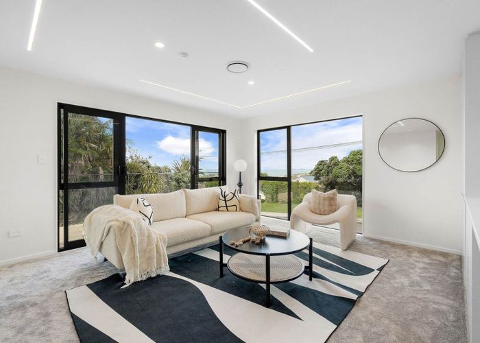  at 1/129 Arran Road, Browns Bay, North Shore City, Auckland