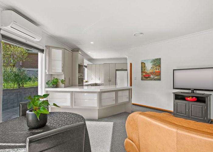  at 8A Spencer Place, Merrilands, New Plymouth