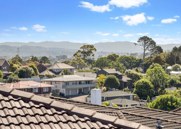  at 2/11 Stranolar Drive, Waikowhai, Auckland