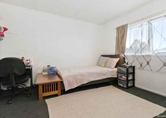  at 1/62 Redcrest Avenue, Red Hill, Papakura, Auckland