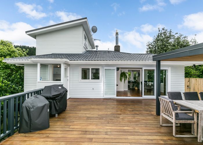  at 33 Kiwi Crescent, Tawa, Wellington