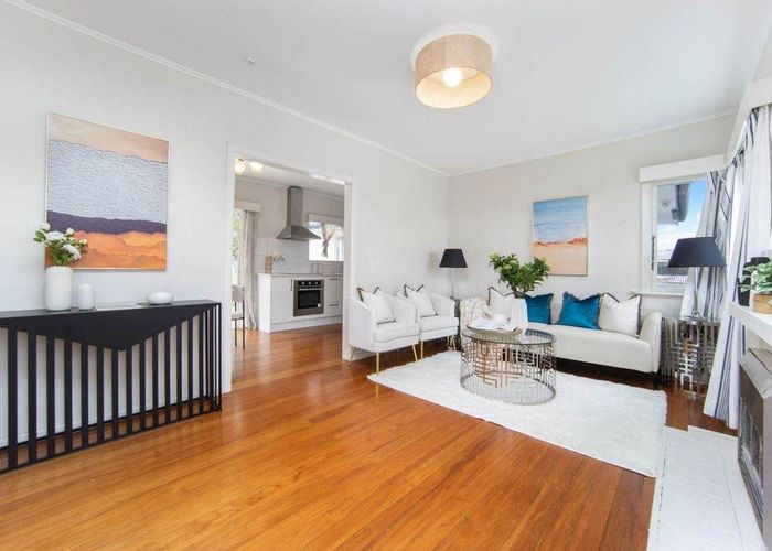  at 16 Cliff View Drive, Green Bay, Waitakere City, Auckland