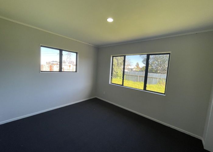  at 14 Tennessee Avenue, Mangere East, Auckland