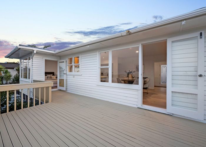  at 10 Coronation Road, Glenfield, Auckland