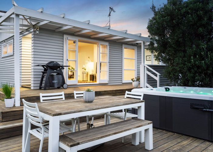  at 64 Blakeborough Drive, Forrest Hill, North Shore City, Auckland