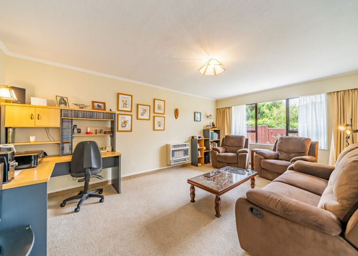  at 1A Oak Street, Ebdentown, Upper Hutt