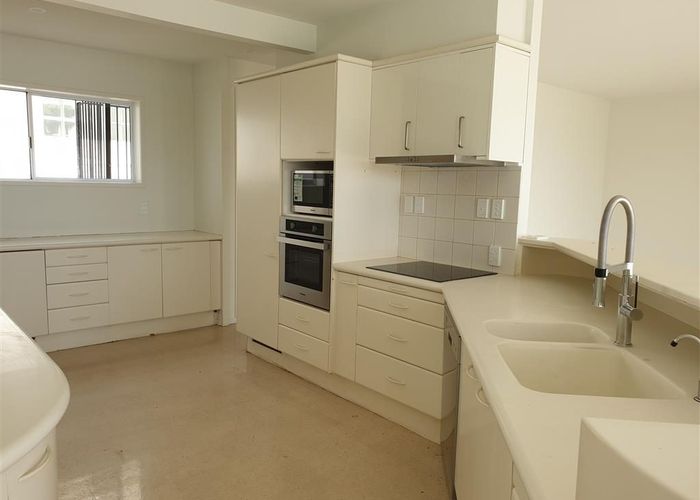  at 102 Bramley Dr, Farm Cove, Manukau City, Auckland