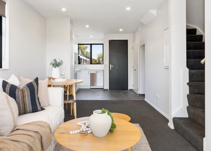  at 2/27 Harewood Road, Papanui, Christchurch City, Canterbury