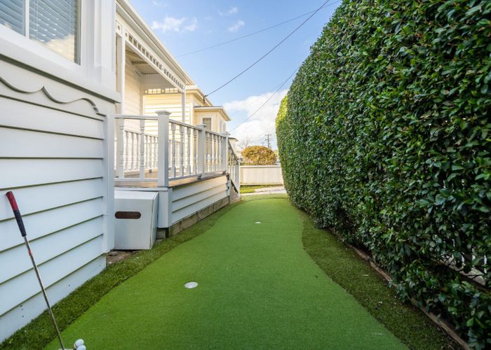 Free property data for 112 Calliope Road, Stanley Point, Auckland