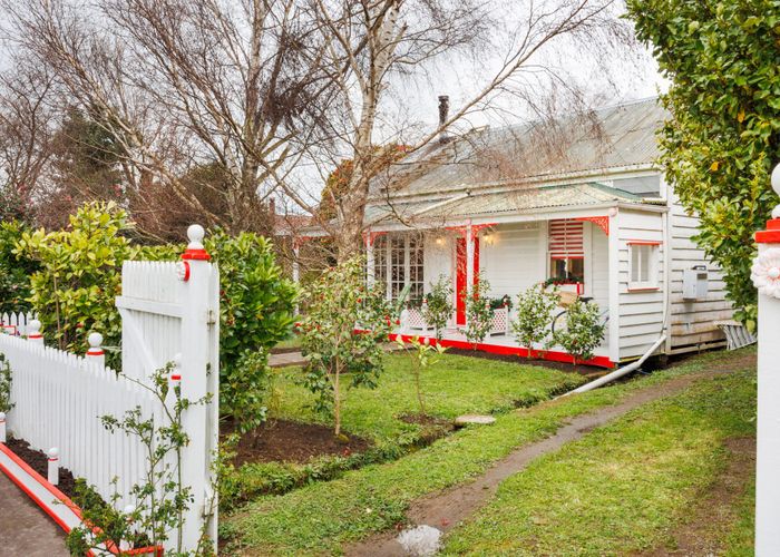  at 86 Grey Street, Woodville, Tararua, Manawatu / Whanganui