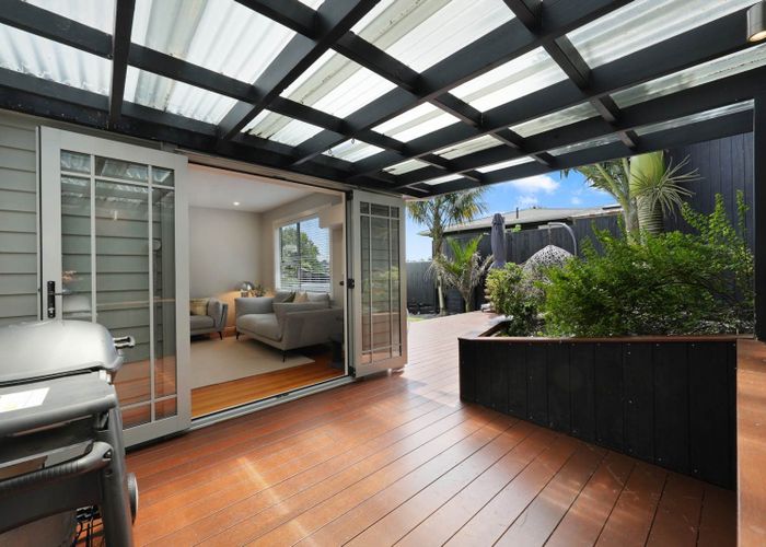  at 1/19 Robbies Road, Shelly Park, Manukau City, Auckland