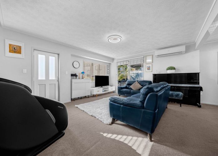  at 2/116 Bradbury Road, Highland Park, Manukau City, Auckland