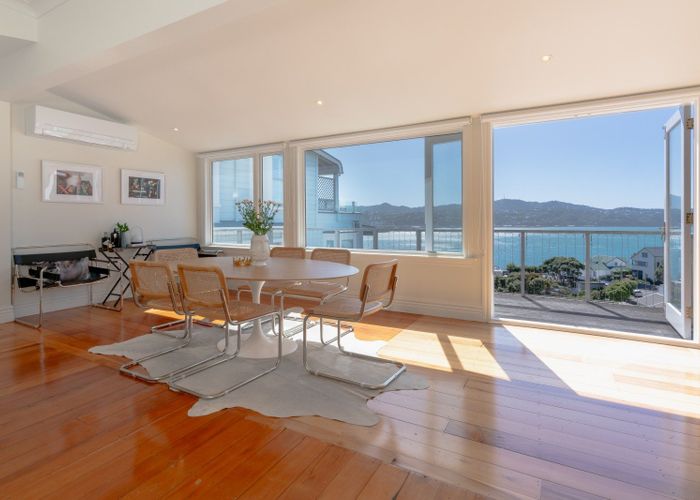  at 4 The Crescent, Roseneath, Wellington