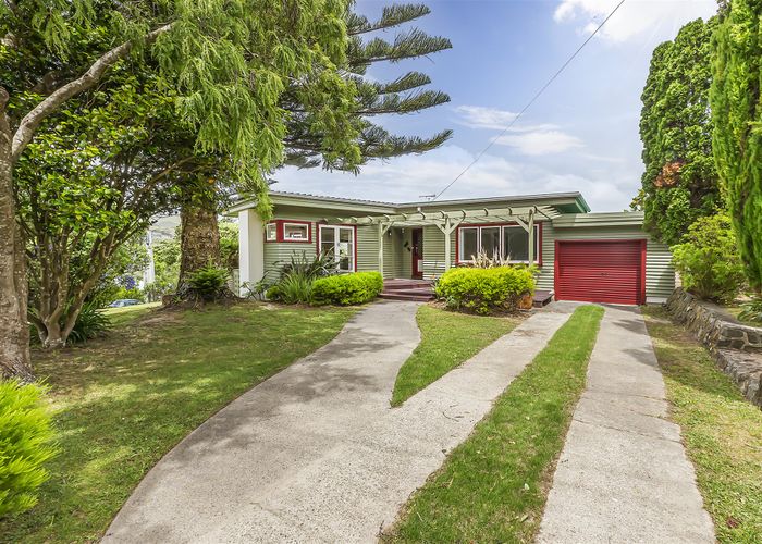  at 21 Hampton Hill Road, Tawa, Wellington