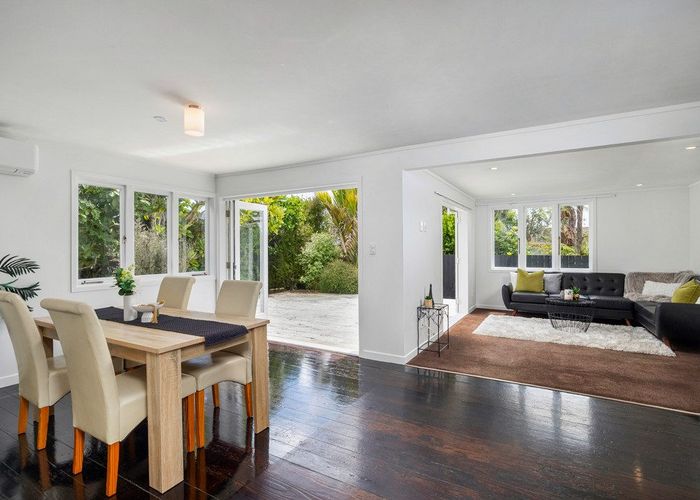  at 32 Pine Avenue, Henderson, Waitakere City, Auckland