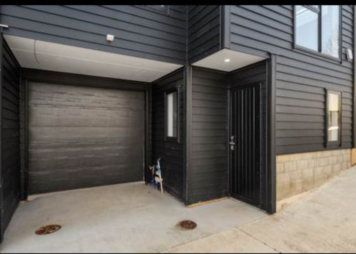  at 8B Hobart Crescent, Wattle Downs, Manukau City, Auckland