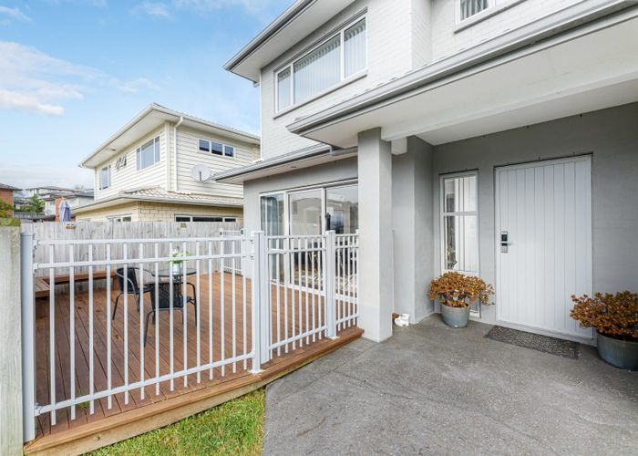  at 12 Midhurst Avenue, Henderson, Waitakere City, Auckland