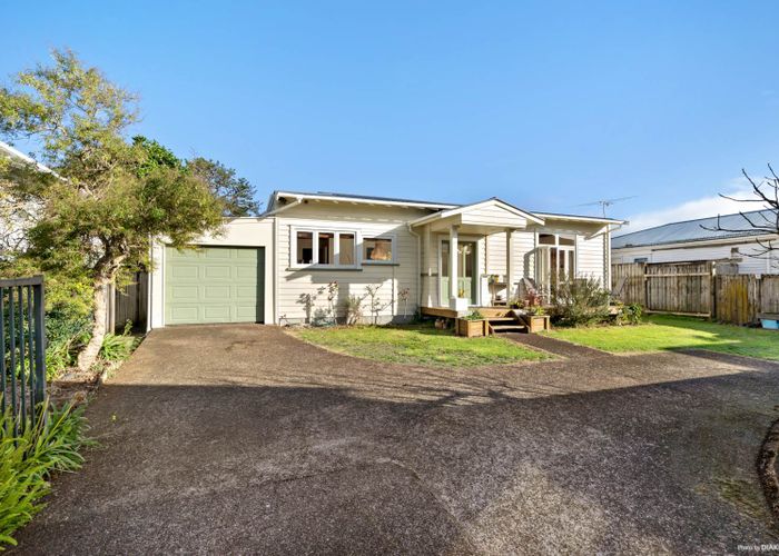  at 10 Quest Terrace, Mount Roskill, Auckland