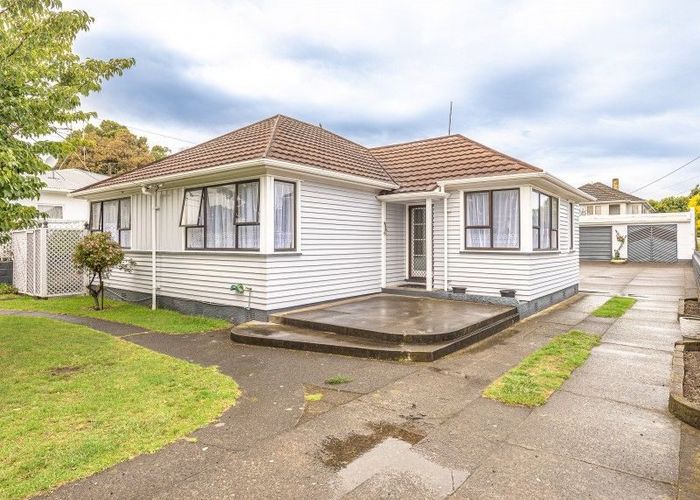 at 9 Swiss Avenue, Gonville, Whanganui