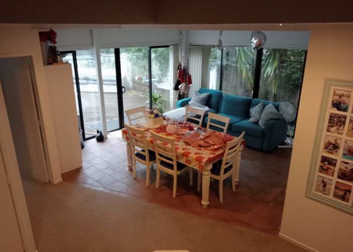 For rent 209a East Coast Road, Castor Bay, North Shore City, Auckland