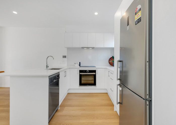  at 6 Rara Lane, Manukau, Auckland