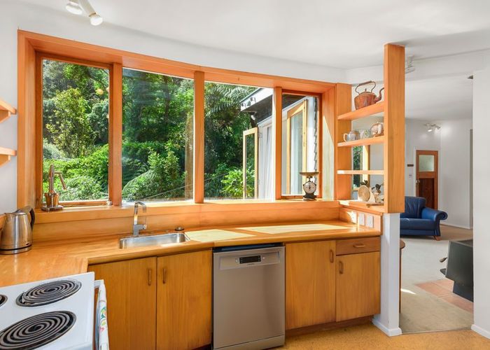  at 8A Francis Bell Grove, Lowry Bay, Lower Hutt, Wellington