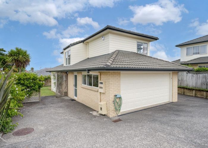  at 1/8 Tolben Place, Golflands, Manukau City, Auckland