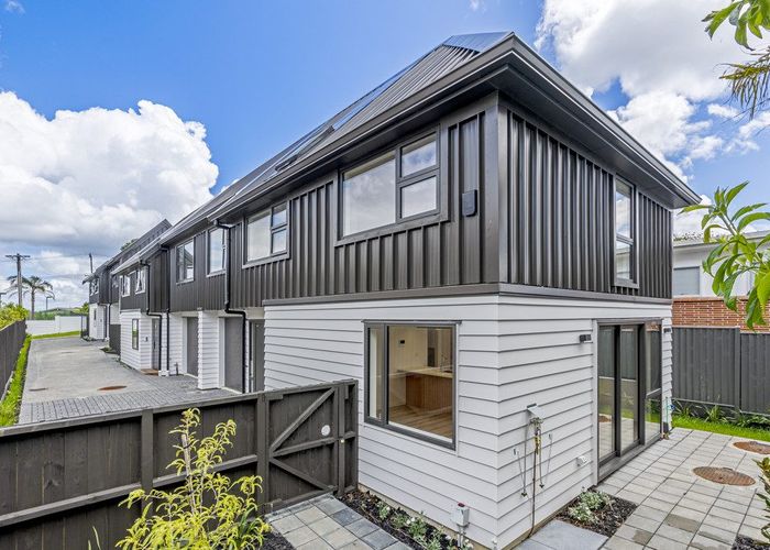 For sale 71C Seaview Road, Castor Bay, North Shore City, Auckland