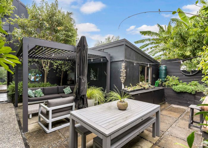  at 17 Myrtle Street, Morningside, Auckland