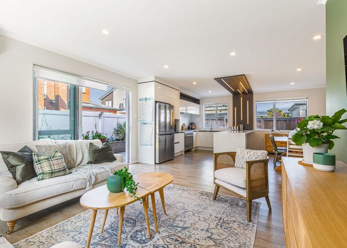  at 5 Dawnhaven Drive, Te Atatu Peninsula, Auckland