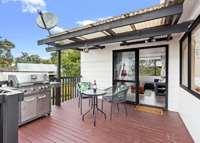  at 19 LOUGHANURE PLACE, Massey, Waitakere City, Auckland