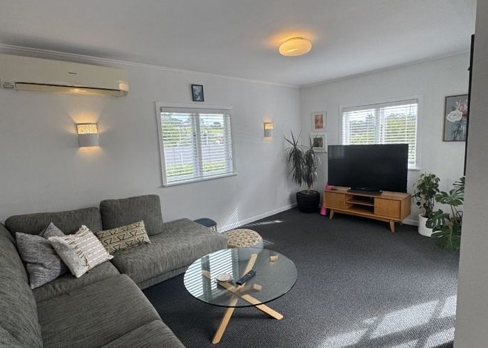  at 1/245 Sturges Rd, Henderson, Waitakere City, Auckland