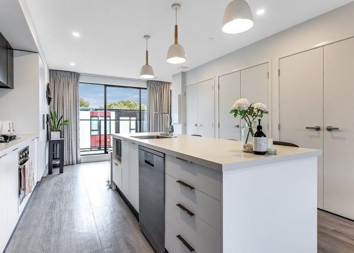  at 209/182 London Street, Hamilton Central, Hamilton